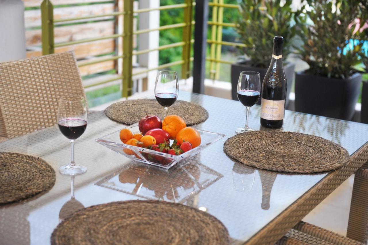 Onar Luxury Apartment Néa Péramos Bagian luar foto